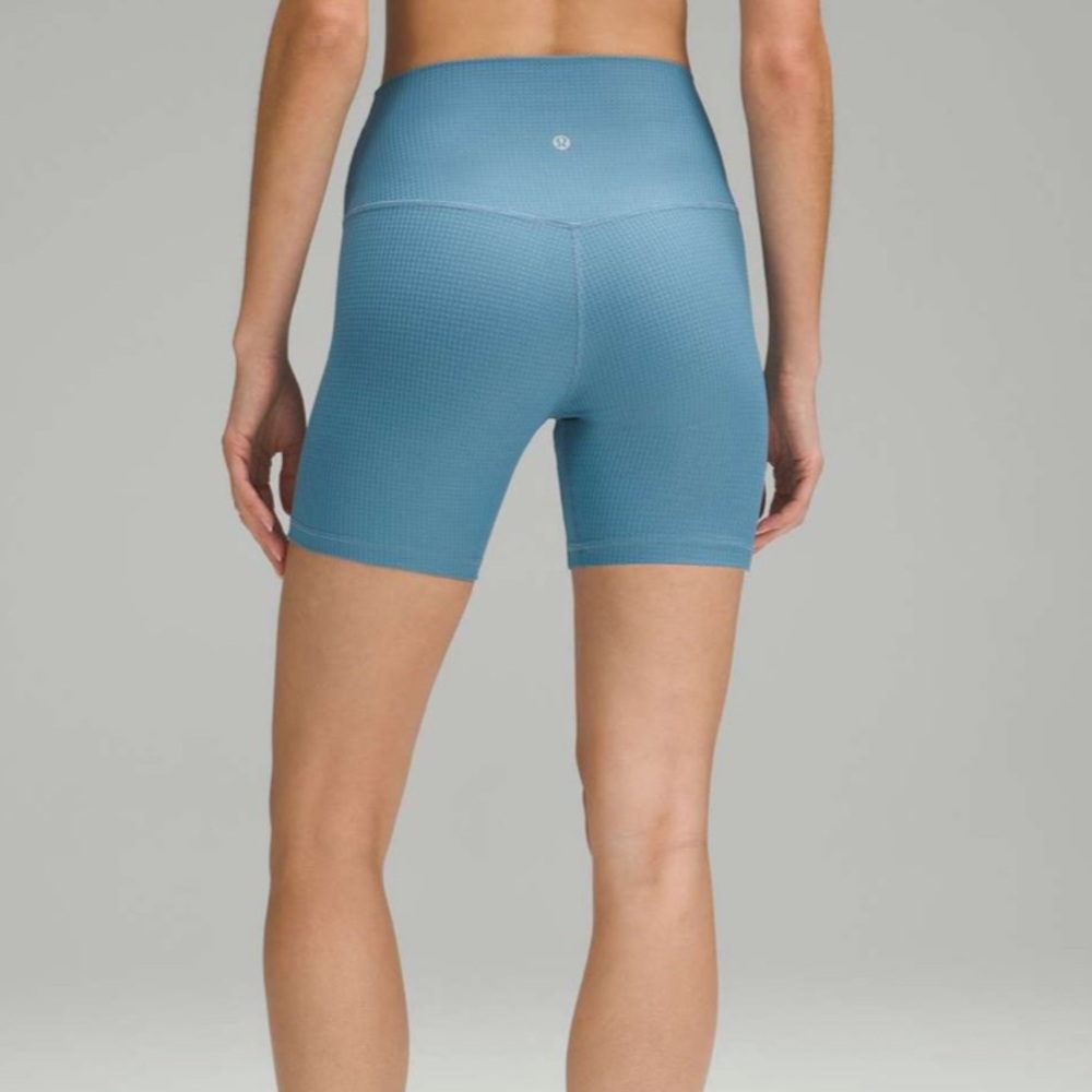 Lululemon 6 High-Rise Yoga Short 6" with Grid Texture
In Utility Blue